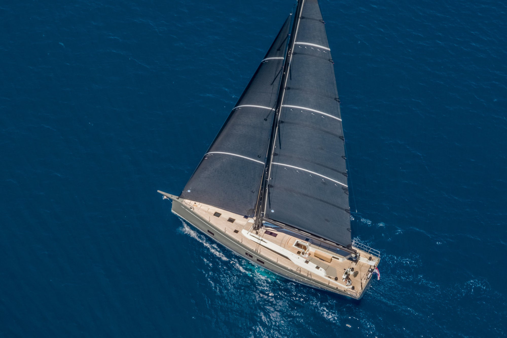 Speed-oriented naval architecture