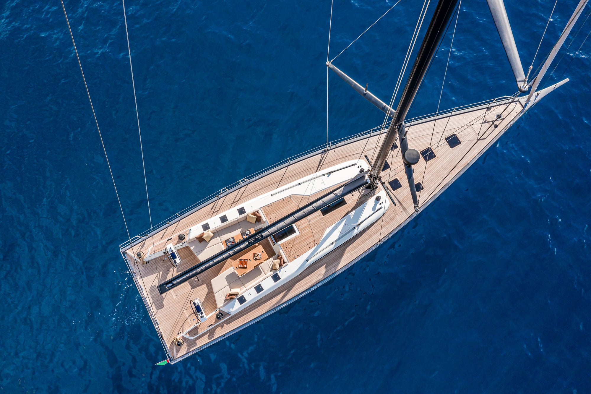 'Race-Oriented' deck layout